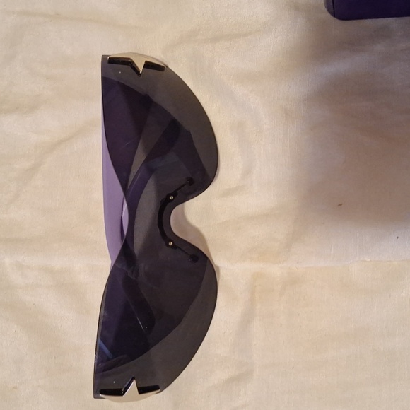 4 pack of various purple sunglasses - Picture 4 of 7